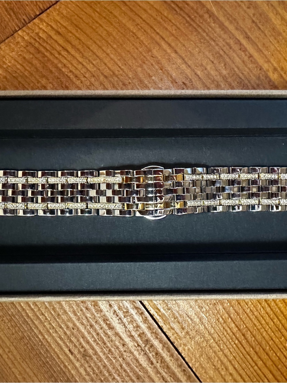 Stainless Steel & Pave
Bracelet Smartwatch
Band